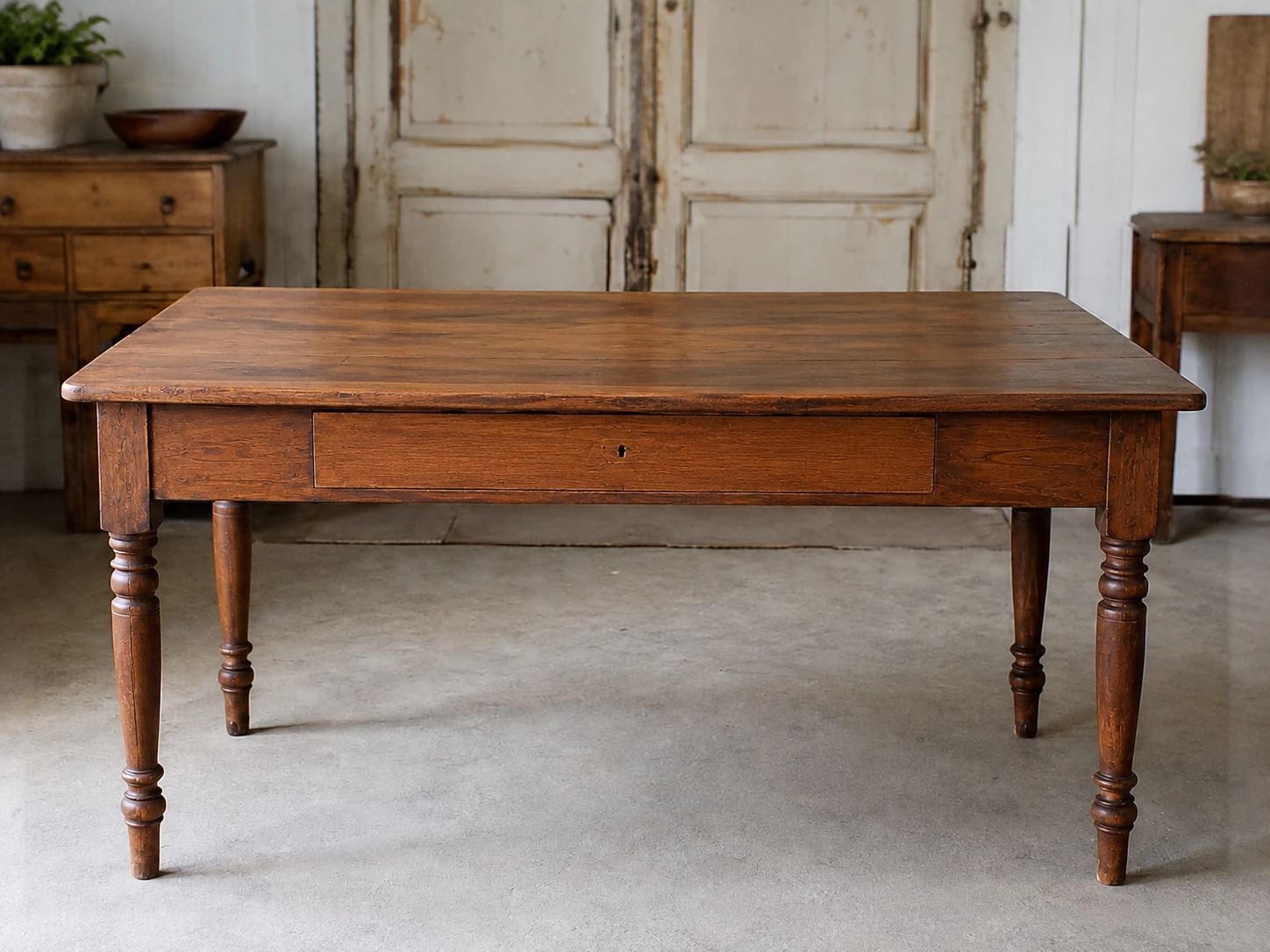 Table ancienne après ponçage et remise en valeur